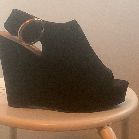 Brand new good buckle wedge heels - Picture 1 of 5
